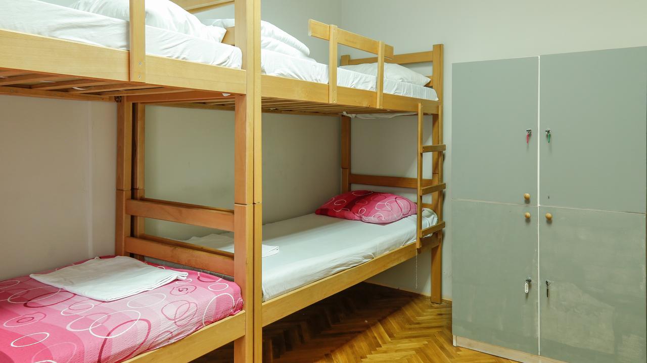 Hostel Yolo Белград Экстерьер фото