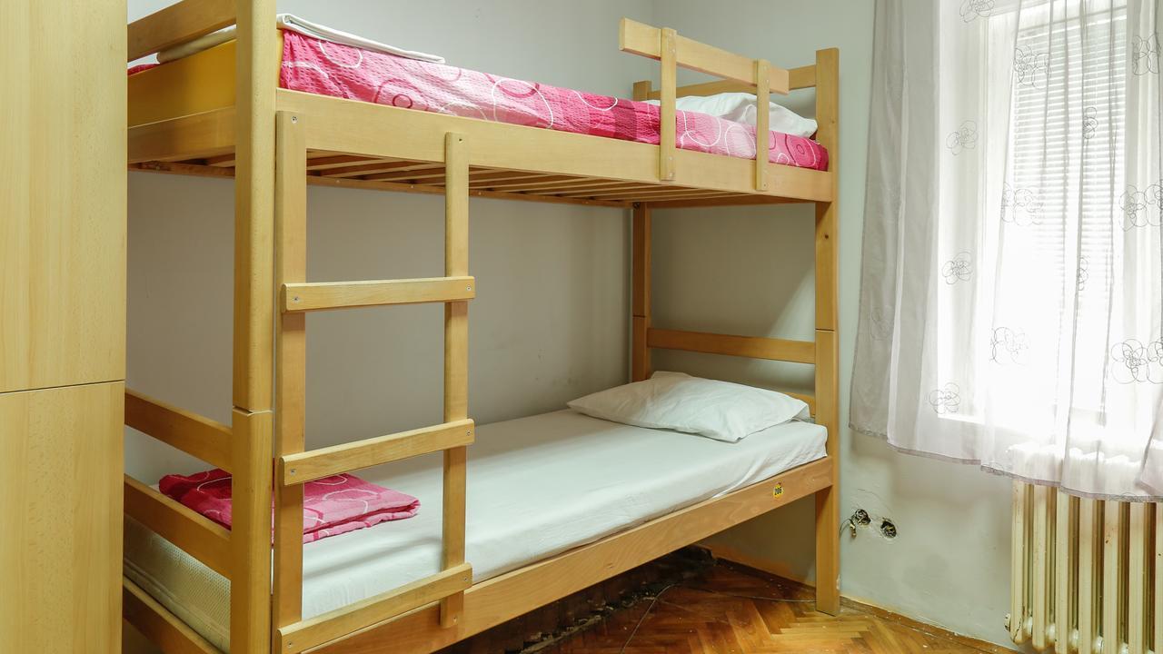 Hostel Yolo Белград Экстерьер фото